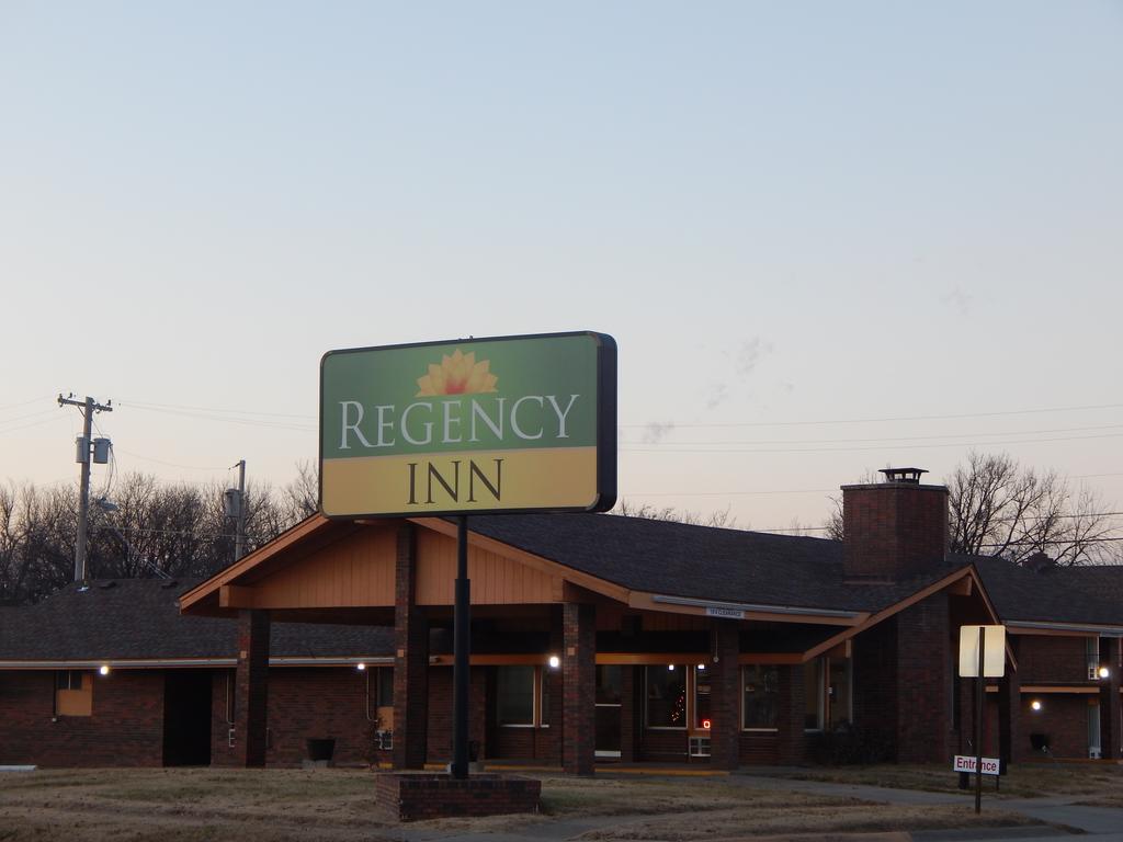 Regency Inn Iola Exterior foto